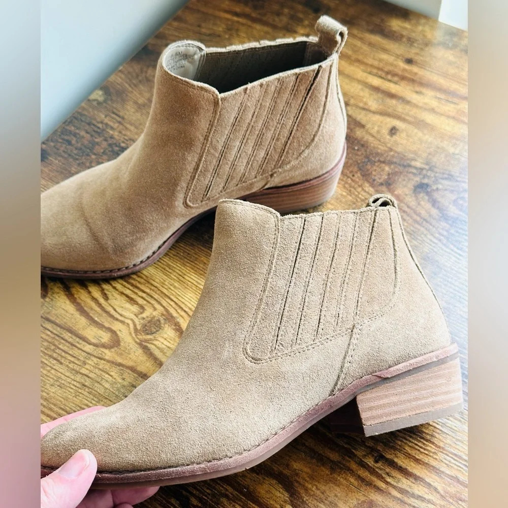 Gianni Bini Stand-Bye Suede Ankle Boots - Size 5.5 Sahara Sand - Like New